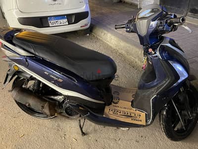 اسكوترsym st 200