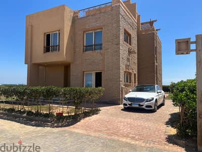 ڤيلا على البحر مباشرة   Water Villa
