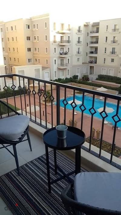 متاح للايجار Fully Furnished Apartment فى Mivida Emaar Boulevard، بأفضل لوكيشن داخل الكمبوند وإطلالة مميزة مباشرة على Swimming Pool، فرش راقى وجاهزة
