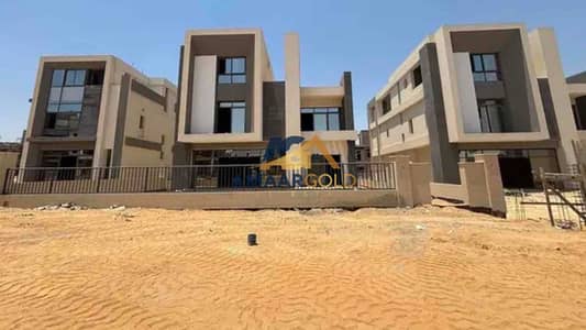 فيلا مستقلة للبيع بموقع مميز جدًا  على البحيرة في سعادة  فى القاهرة الجديدة