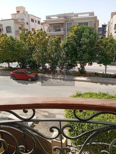 شقه فى ڤيلا للايجار بالحى الثانى بالقرب من الخدمات