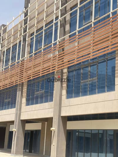 عيادة طبية للبيع50م مقدم0%علي 15 سنه تشطيب كامل بالفرش Sam Wave Mall New Capital