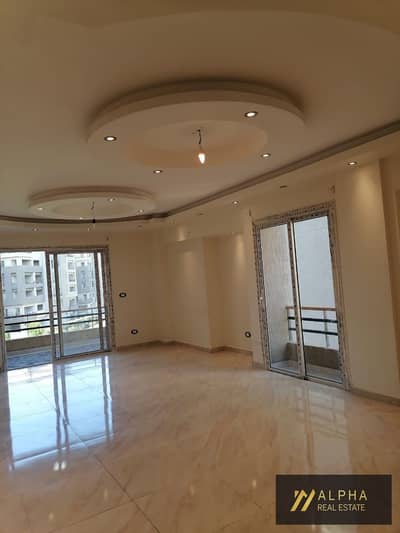 شقة للإيجار في ذا سكوير بمساحات واسعة وتجهيزات مميزة داخل كمبوند راقي