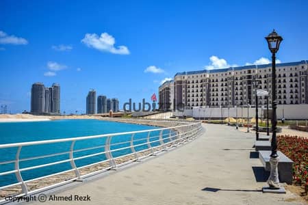 ادفع 290 الف واستلم الان شقه علي المفتاح تشطيب vip فيو ابراج العالمين وتقسيط يصل ل 12 سنه في الحي اللاتيني في مدينه العالمين الجديده