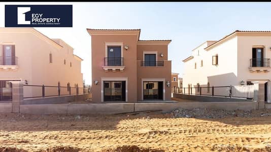 Early delivery Town House Villa for Sale in City Gate New Cairo with remaining installments