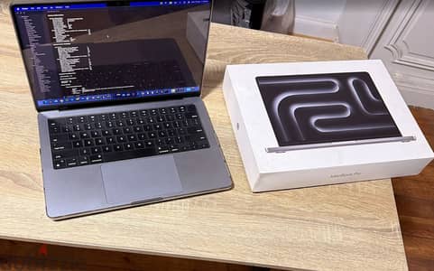 MacBook Pro M3 14 inch كسر الزيرو