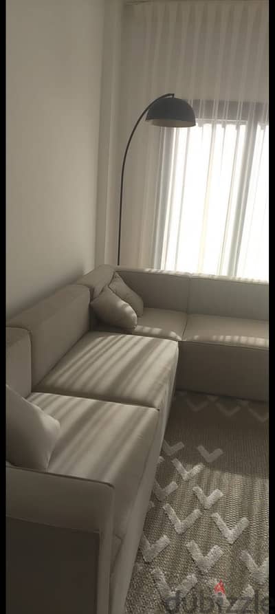 كنبه L شيب مع 2 بوف و ثلاجة سامسونج وغسالة توشيبا استخدام 4 شهور فقط