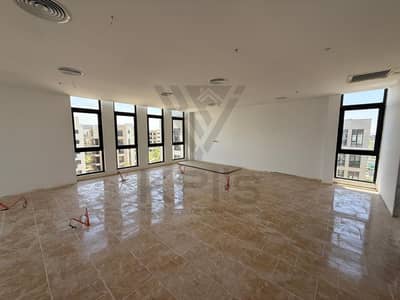 Fully finished administrative building for rent with air conditioning, open space 700 meters, at a bargain price in District 5