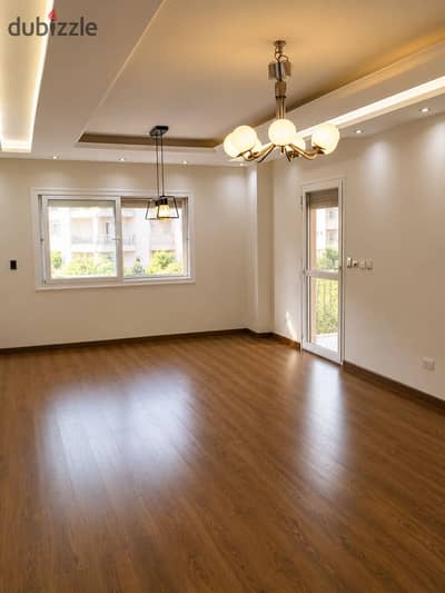 In Madinaty, an apartment for sale, 140 m² in B10, Bahri, overlooking a large garden, SMART finish