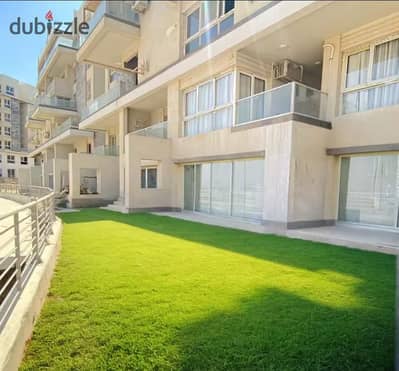 فيلا مفروشة بالكامل للإيجار بمساحة 260 متر مربع، 3 غرف نوم، في موقع مميز داخل كمبوند آي سيتي ماونتن فيو.