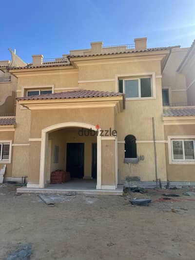 Ready to Move Middle Townhouse Villa 280 sqm in Stone Park Prime Location Fifth Settlement New Cairo