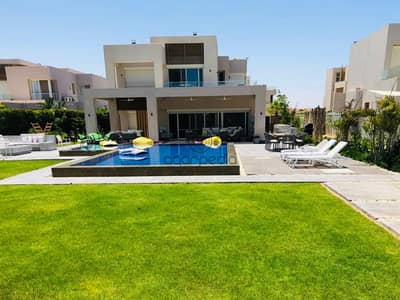 فيلا مستقلة للبيع  في هاسيندا باي بحمام سباحة وتشطيب كامل بموقع مميز