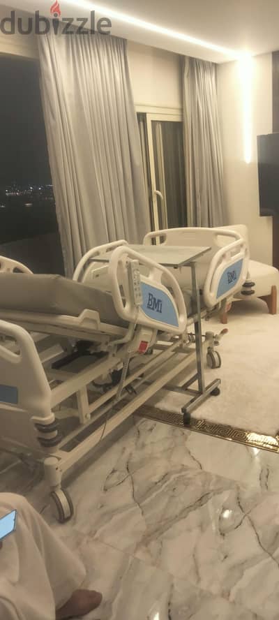 سرير طبي متحرك للإيجار الشهري بالمنزل لراحة المريض قوي