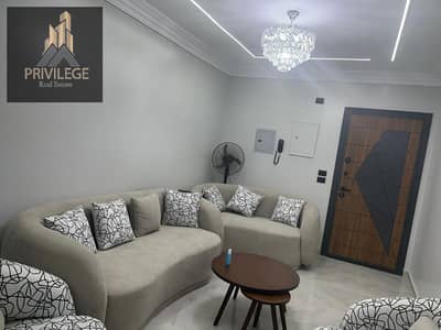 شقة مميزة للبيع في زهراء المعادي – الشطر الثامن     فرصة رائعة للسكن أو الاستثمار في موقع مميز بزهراء المعادي، مع فيو مفتوح وبحري يوفر تهوية وإضاءة طبيعية ممتازة.