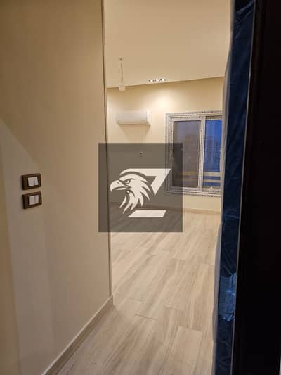 Luxurious apartment for rent 167 meters with kitchen and air conditioning in the best location in the fourth phase of the Al-Khamail compound Sheikh Zayed