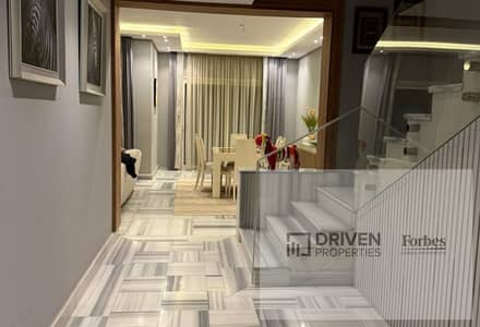 كورنر تاون هاوس متشطب بالكامل 4غرف للايجار بالمطبخ و التكيفات في جولف اكستينشن بالم هيلز Golf Extension Palm Hills ذا كراون 6اكتوبر الحيزه
