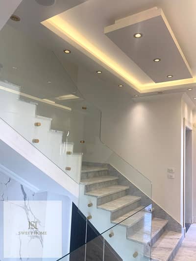 تاون هاوسCorner اول سكن نص مفروش Hyde Park
