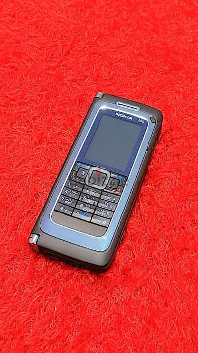 نوكيا E90