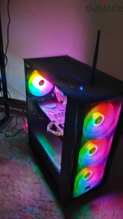 جهاز كمبيوتر جيمينج استعمال 9 شهور pc gaming RX 5700XT RYZEN 5 5500