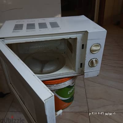 ميكرويف ماركة Krus  معاه الطبق