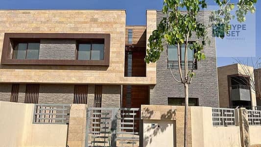 استلم فيلتك متشطبه بالكامل 460 متر بمقدم 15% بس في تاج سيتي -taj city علي طريق السويس وقسط جتي 7 سنين واسال علي خصم الكاش