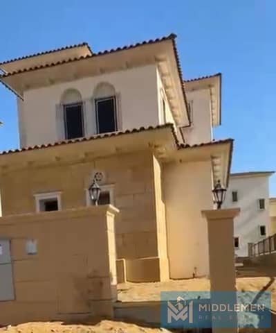 Quattro villa 254m prime location under market price ready to move city gate new cairo
