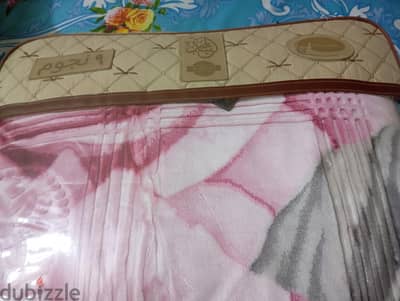 3500ج لسرعة البيع  لكل عروسه بتجهز 2 بطانيه المجد الأصلي