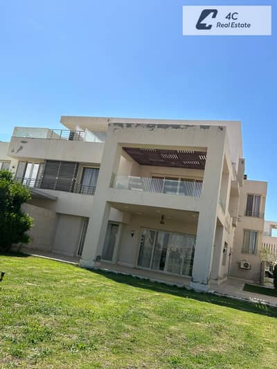 سينيور شاليه بمساحة ٢٢٨ م للبيع، تشطيب كامل، يقع في الصف الأول من الجولف ، بأقل من سعر السوق، استلام فوري فى موقع مميز في هاسيندا باى
