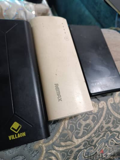 3 باور بانك محتاج صيانه زائد ادابتر 12 فولت 2 امبير