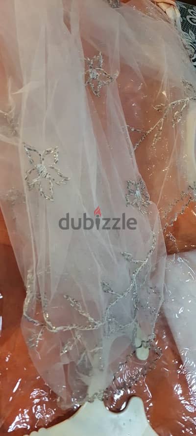 فستان زفاف استعمال مرة واحده فقط ، كالجديد ، مع الطرحه و الجيبون السلك