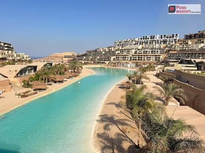 اميز سعر شاليه 110م في الماركت للبيع في المونت جلاله صف اول علي كريستال لاجون متشطب بالكامل   دقايق من بوابات العين السخنه وقريه تلال ولافيستا وبورتو