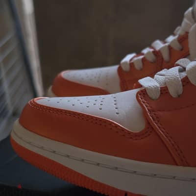 Nike Air Jordan 1 Mid SE "Electro Orange"