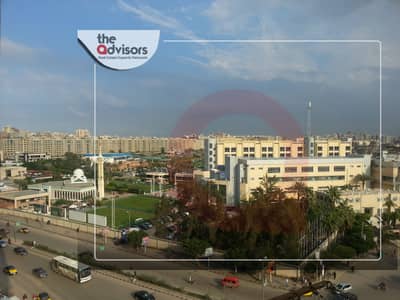 للبيع امام نادي سموحة - علي الشارع والميدان - مطلات مميزة