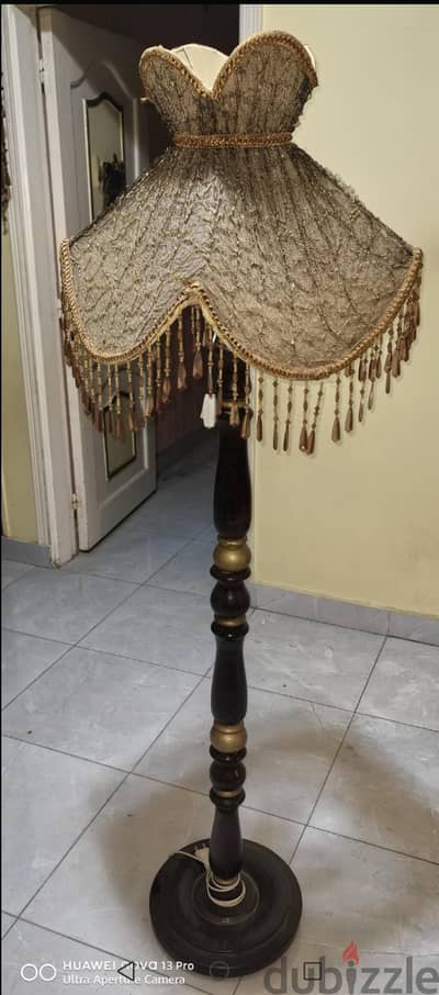 اباجورة خشب ستاند طويله اباجورة خشب ستاند طويله