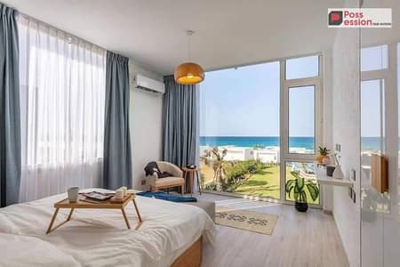شاليه غرفتين بروف للبيع في الساحل الشمالي سي شور هايد بارك راس الحكمه (Fully Sea View ) اطلاله مميزة علي البحر باقساط 8 سنوات بدون فوايد