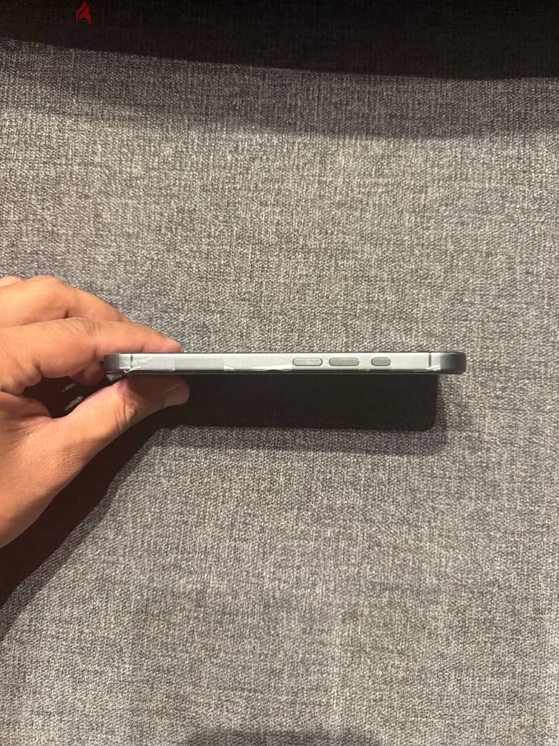 Apple - iPhone 17 4