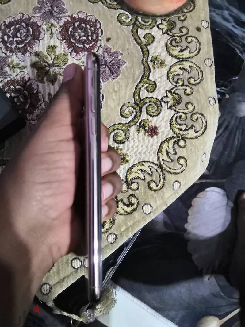 iPhone XSMAX 4