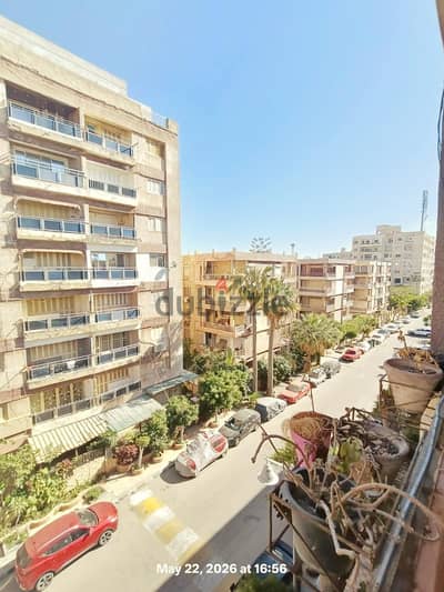 شقة 114م المعمورة الشاطئ خطوات من البحر – فرصة استثمار حقيقية
