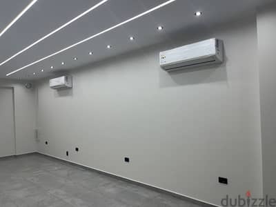 محل تجاري للإيجار تشطيب سوبر بالتجمع