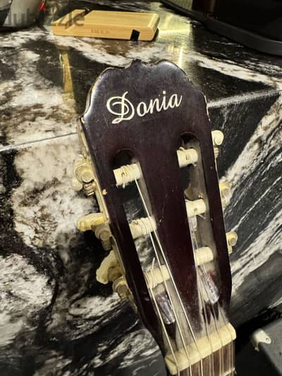 Classic guitar donia