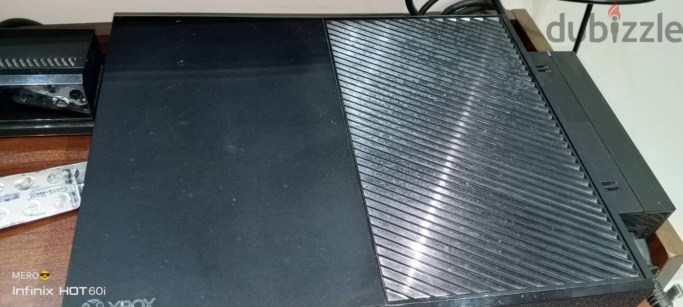 Xbox One  1TB + Controller + Kinect 2