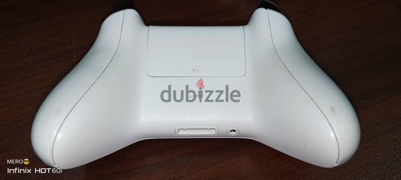 Xbox One  1TB + Controller + Kinect 5