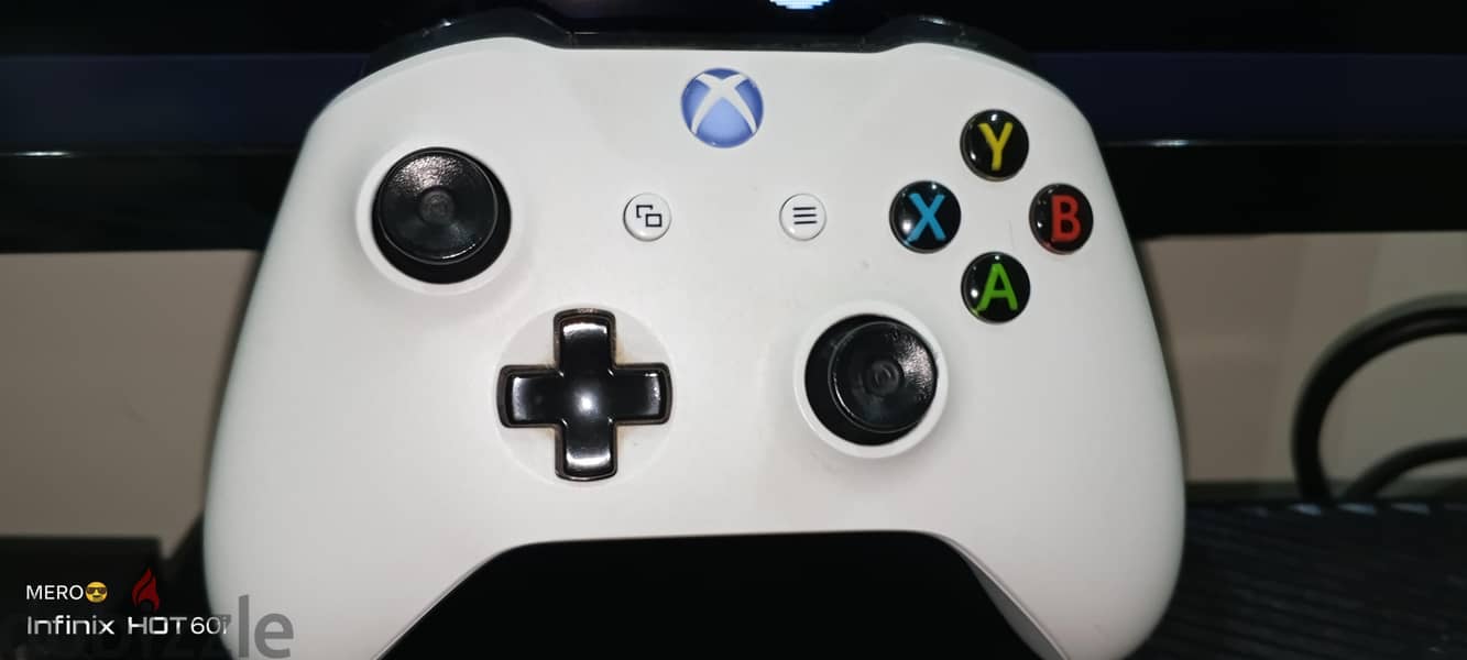 Xbox One  1TB + Controller + Kinect 6