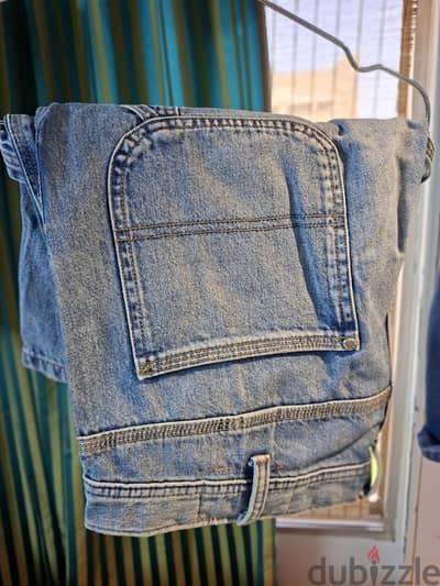 ​شورت جينز أوريجينال H&M Regular Fit - مقاس 32 بحالة الزيرو