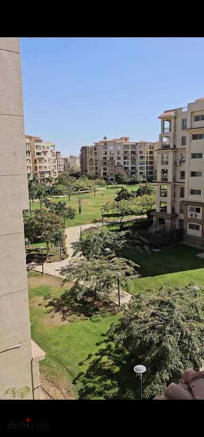 للايجار مفروش فى مدينتى شقه ١٠٧ متر فيو جاردن مكيفه بالكامل بحاله اول سكن بال b2 عباره عن ٢ نوم و حمام  فرش مودرن خطوات لخدمات المرحله