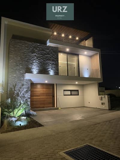 Fully finished corner townhouse with a 64% discount, directly on Suez Road. Prime location minutes from El Patio, Fifth Settlement, Sarai, Butterfly