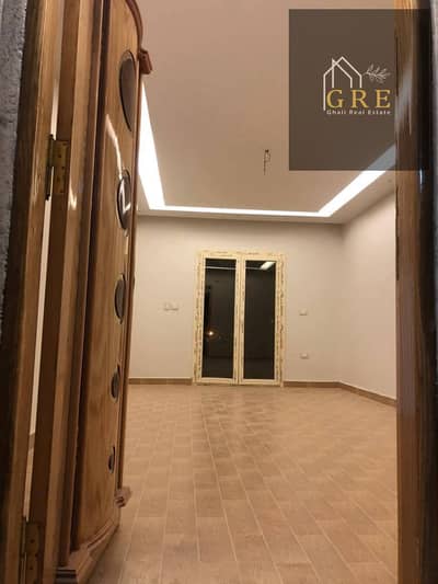 Apartment for sale in Grand City Compound 6 October in the South of the Neighborhoods, 135 sqm, 3 rooms and 2 bathrooms, fully sea-facing, ultra-super-lux finishing, first upper floor