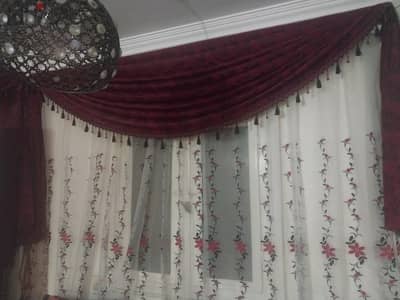 ٢  بلتكانة خشب بالستارة