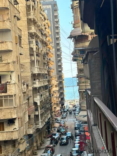 شقة للبيع ١٥٠ متر ثلاث غرف وريسبشن ثلاث قطع حمام ومطبخ فى شارع ١٥ اول ميامى