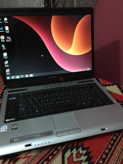 حاله ممتازه جدا شاشه 15.4 بوصه